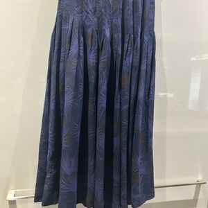 Peter Nygard silk skirt